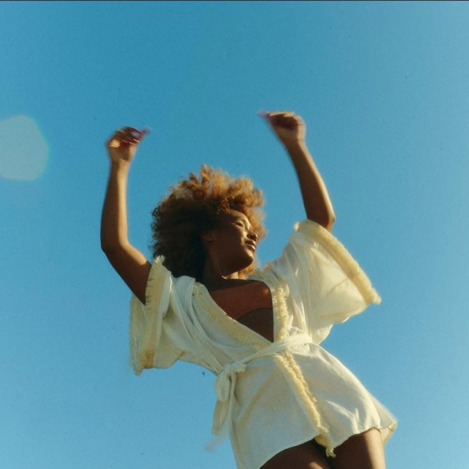 Becca Perret Revela Histórias e Sons da Natureza em Novo EP Es.sên.ci.a - Africas Play